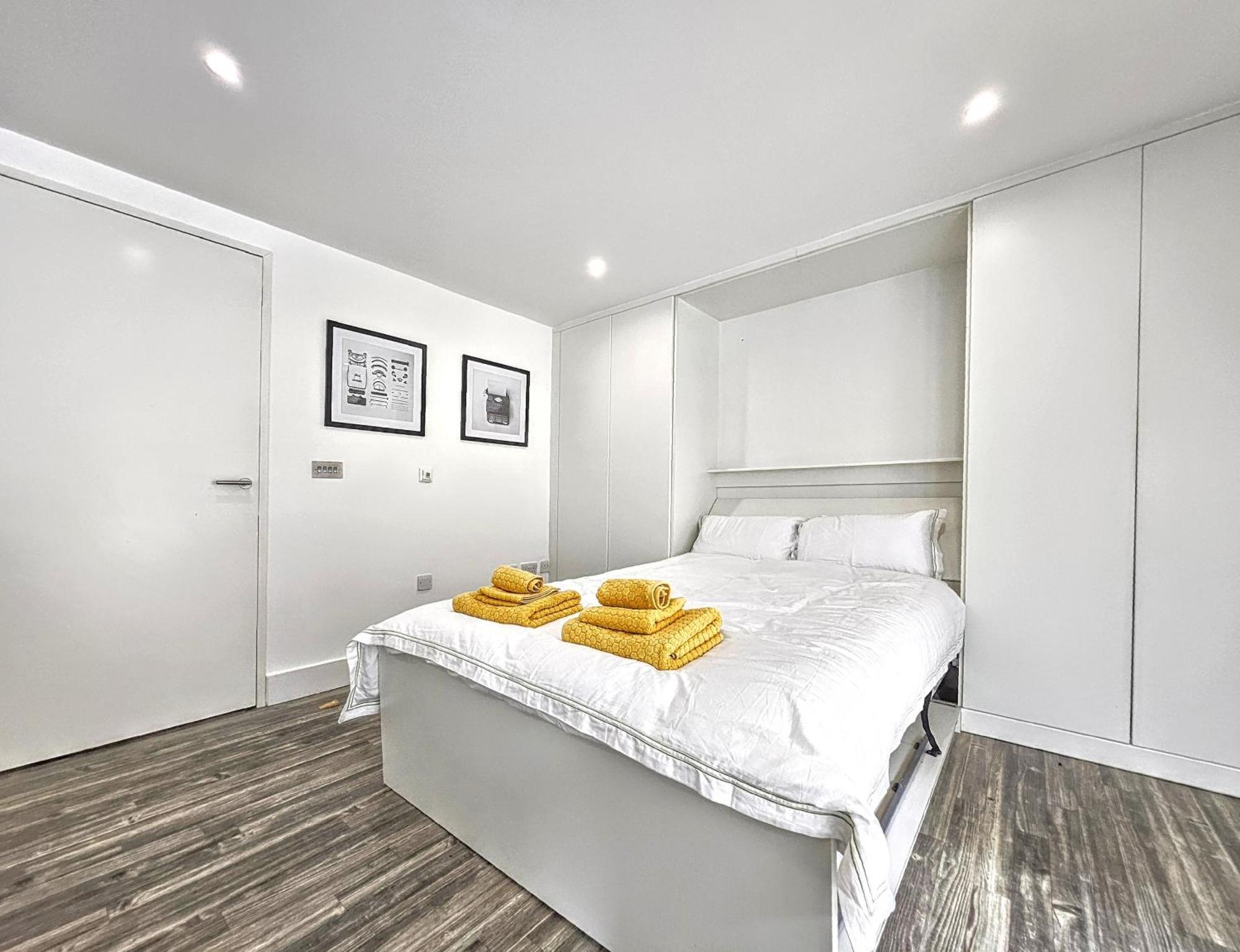 City Waterside, Old Street, Angel, Entire Private Apartment London Eksteriør bilde