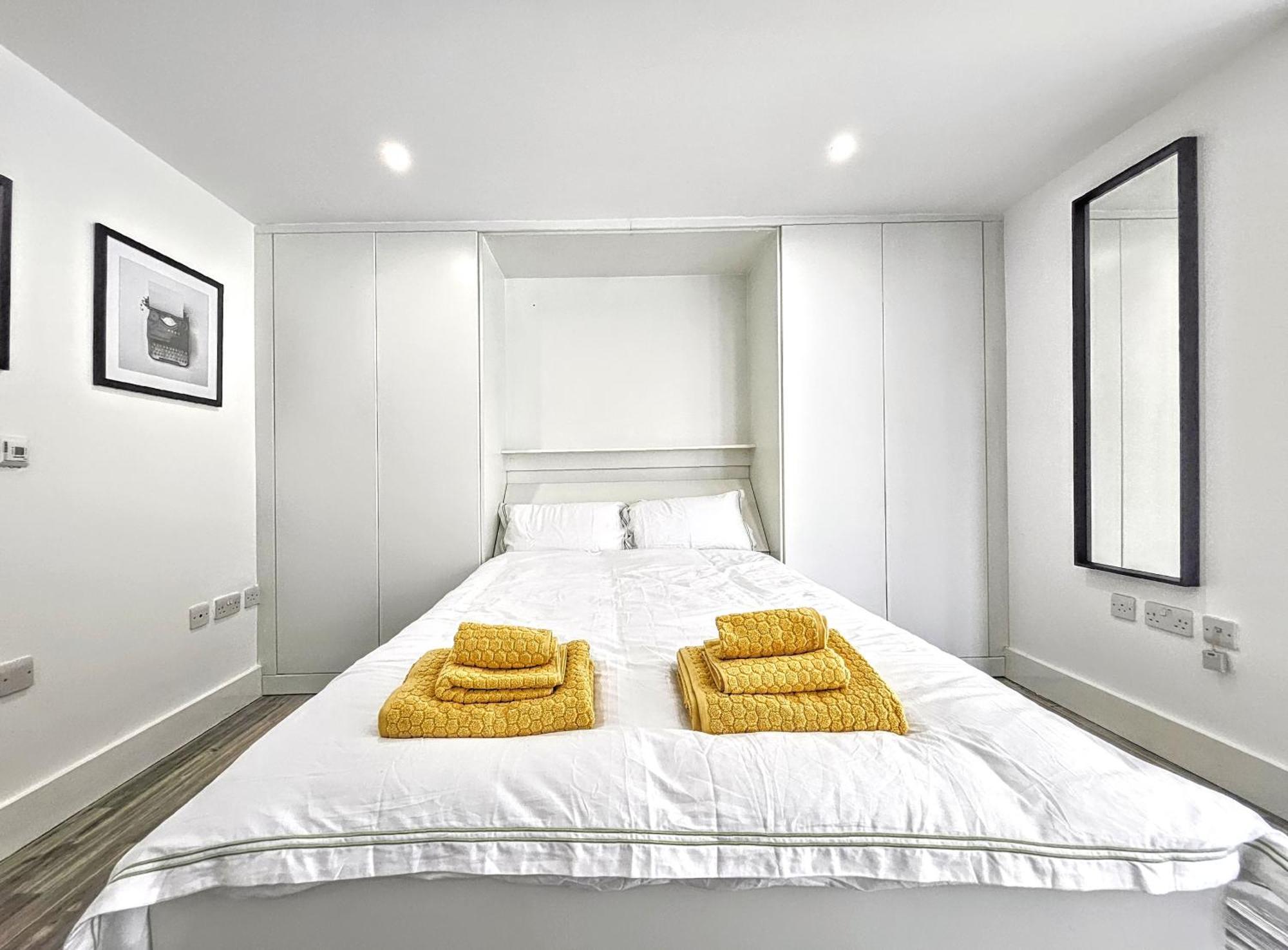 City Waterside, Old Street, Angel, Entire Private Apartment London Eksteriør bilde